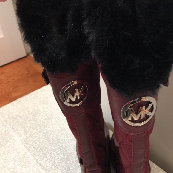 Michael Kors quilted fleece lined rain boot. - Picture 3 of 9